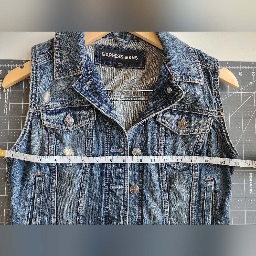 Express Jeans Distressed Denim Vest - Medium Wash Vintage Style - Small - Picture 11 of 12